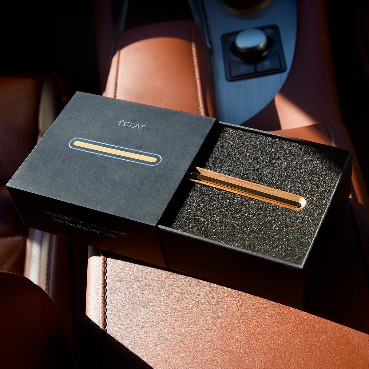 CAR FRAGRANCE KIT WITH 3 REFILLS 2